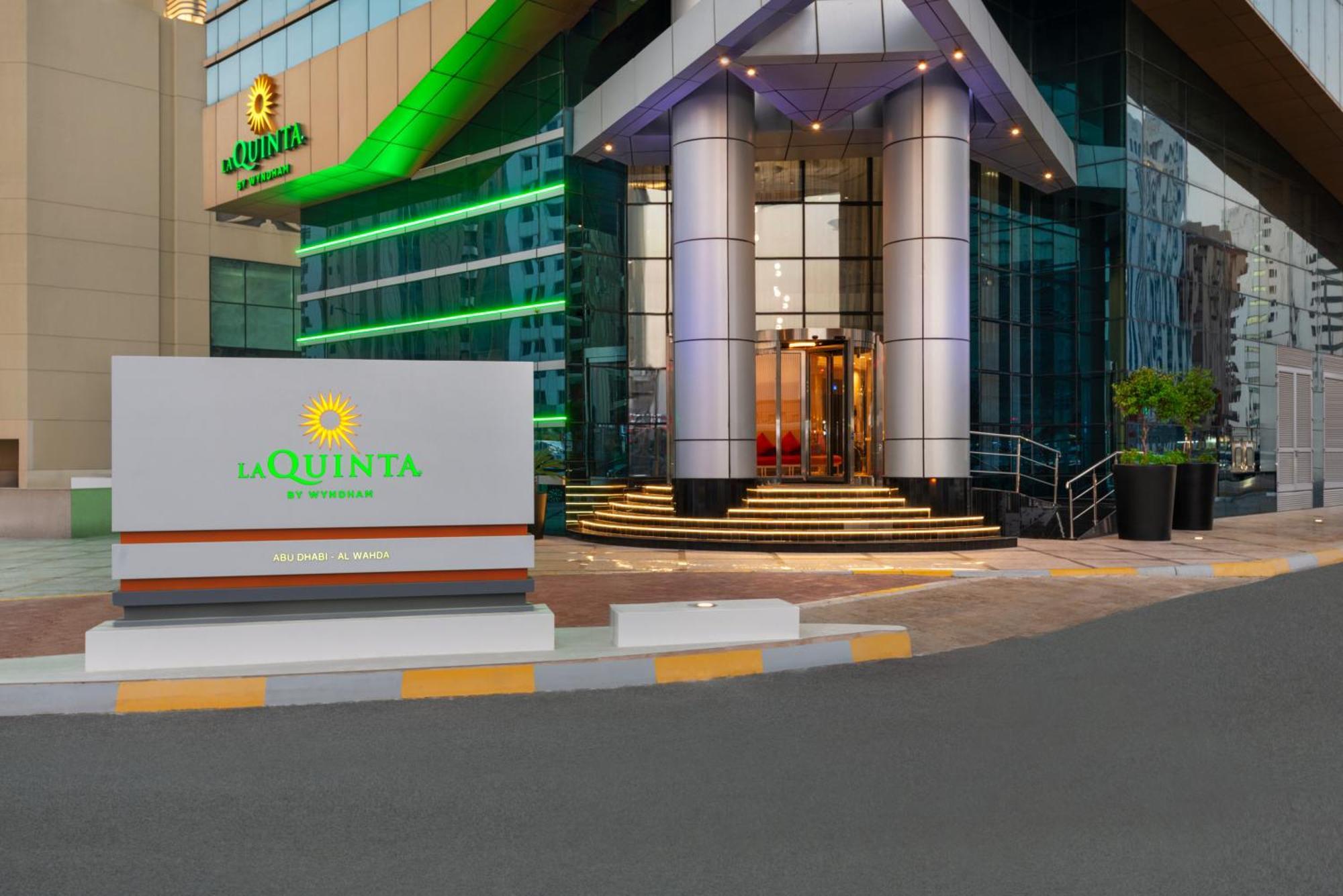 La Quinta By Wyndham Abu Dhabi Al Wahda Exterior foto